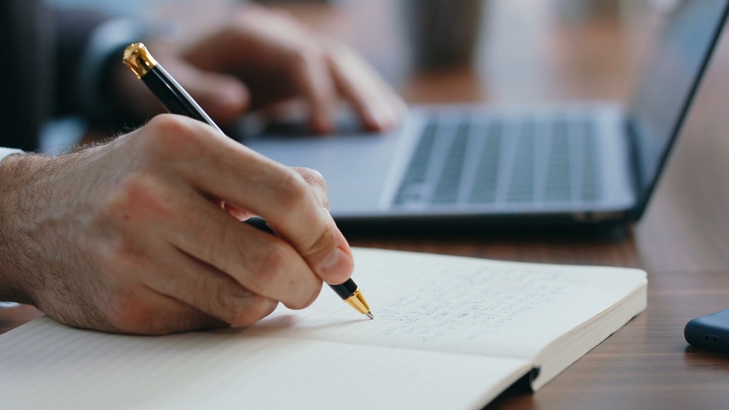 Pisanje molbe na papiru